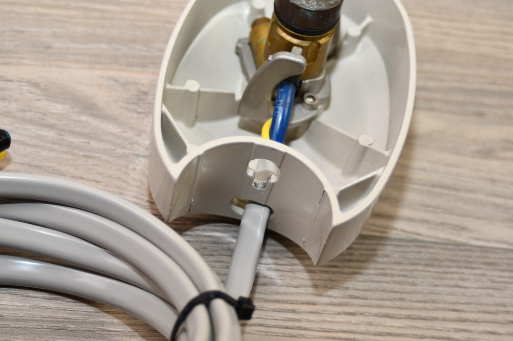 Adec 532 Dental Unit Bottle Holder