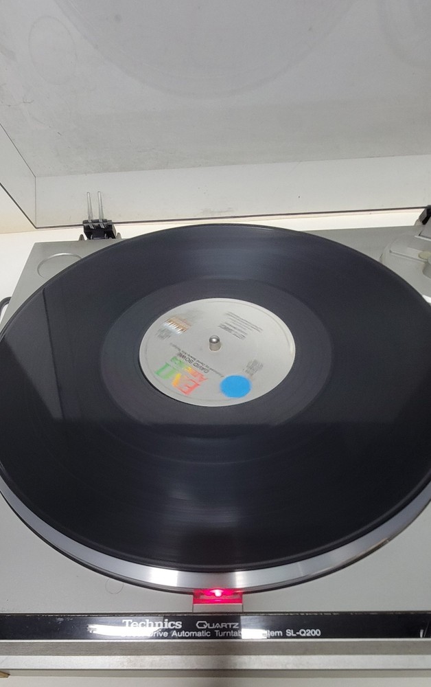 Technics SL-Q200 Direct Drive Turntable Quartz Lock Tested & Working