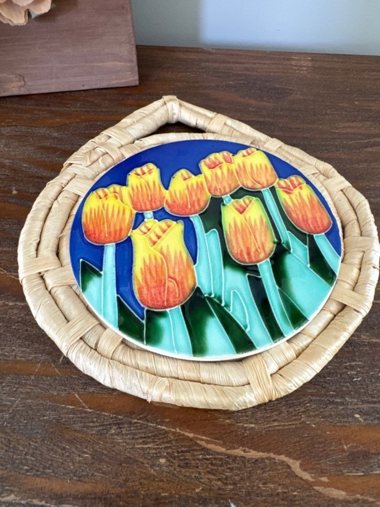 Trivet with cobalt blue tile with tulips