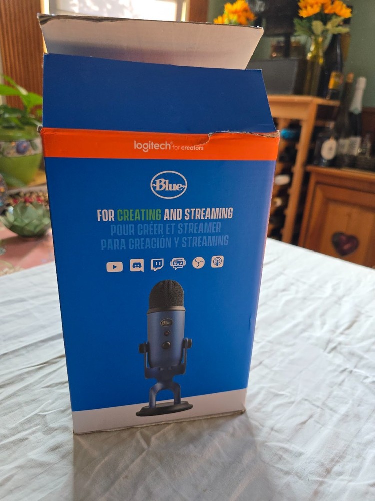 Blue Yeti USB Microphone for Gaming, Streaming, Podcasting