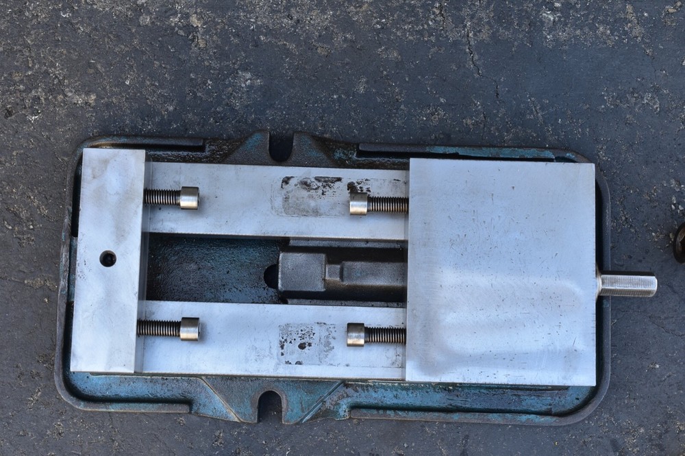 Kurt D80 Anglock Milling Machine Vise 8" wide