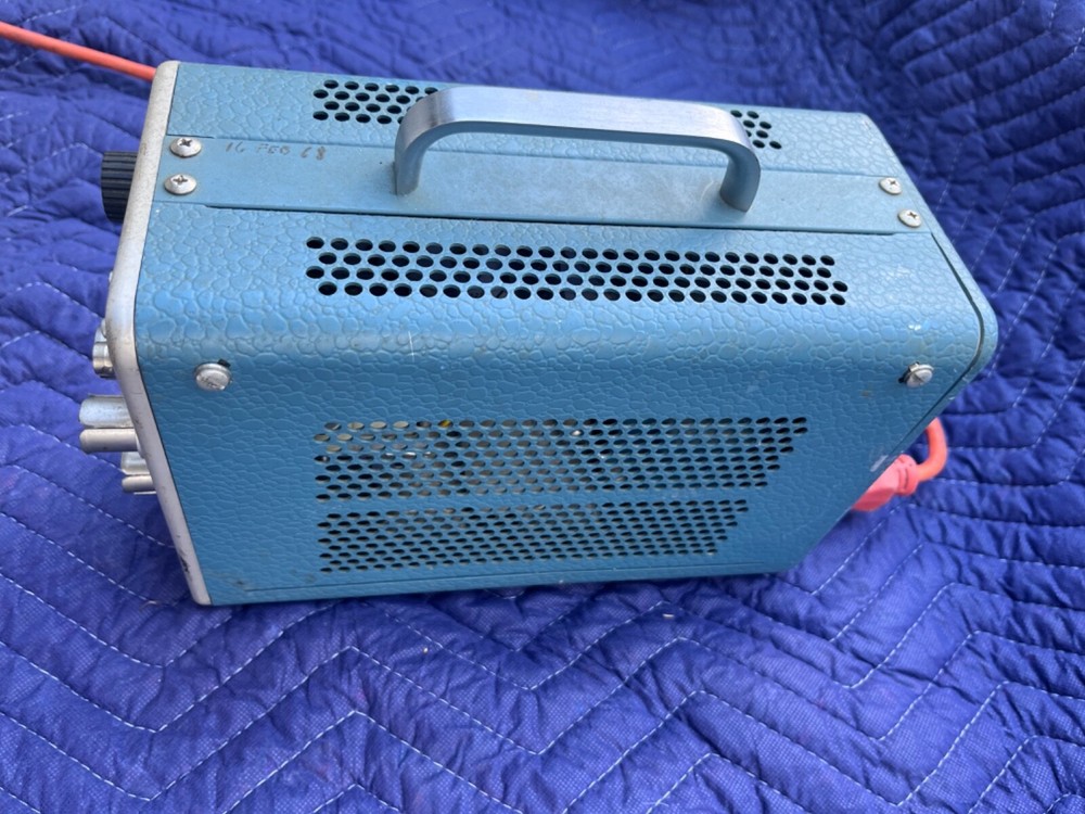 Pre-Owned Tektronix Type 109 Pulse Tektronix Pulse Generator Powers On