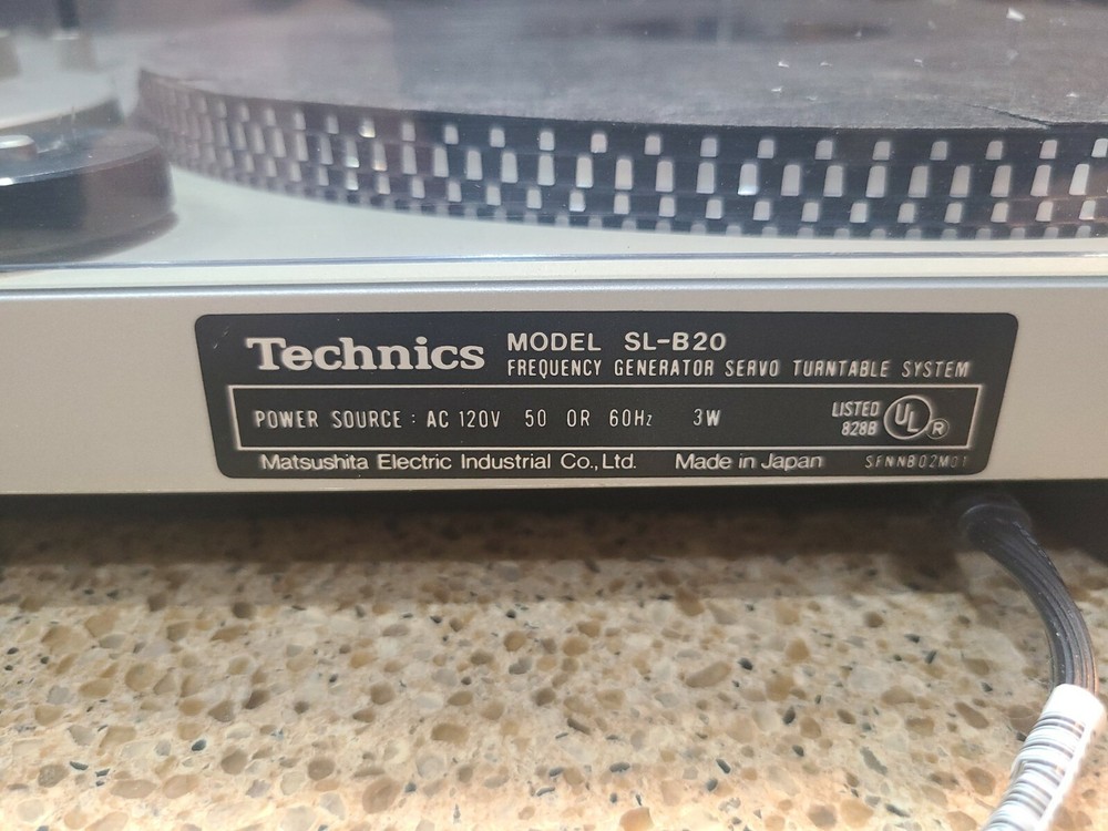 Vintage Technics SL-B20 Belt Drive Semi Automatic Turntable - Working