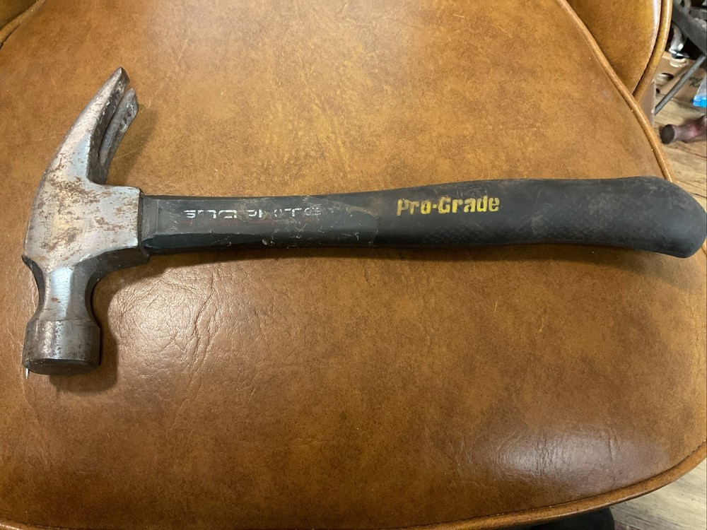 Vintage PRO  - GRADE CLAW HAMMER.