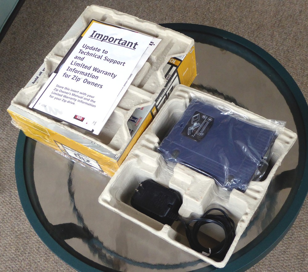 Iomega Zip 100 External Parallel Drive w/20 Discs Original Packing and Docs