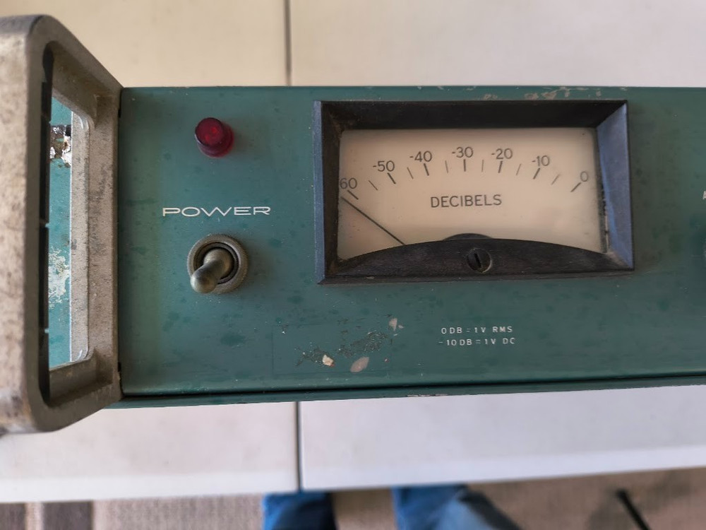 Ling Model 100 - Powers ON- No further tests- AS-IS