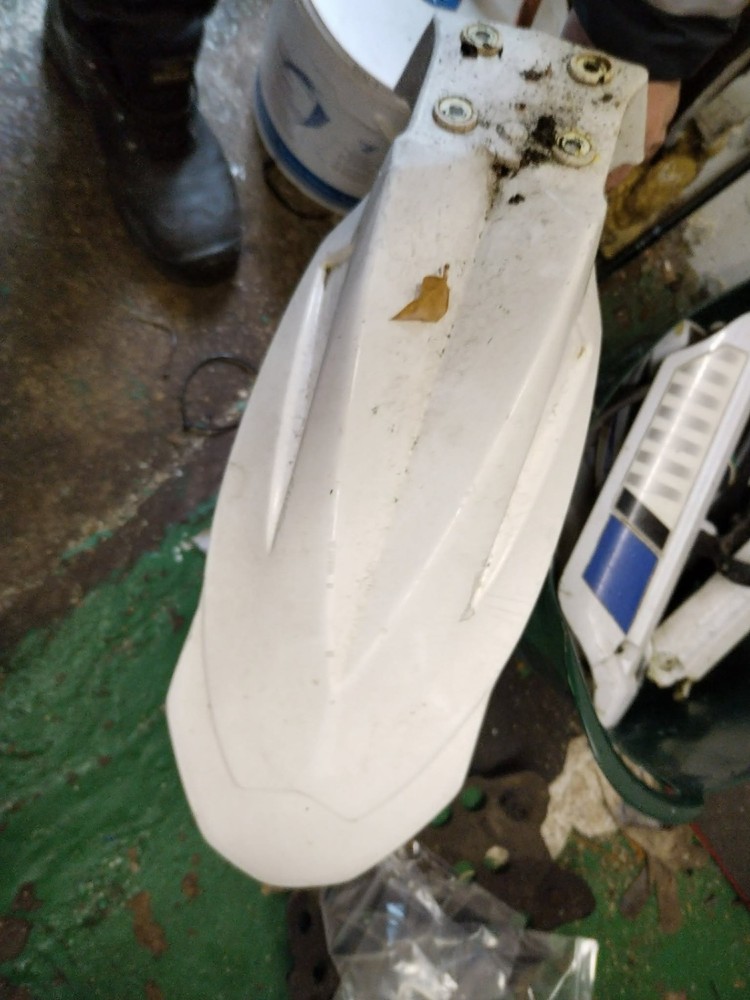 PULSE ADRENALINE 125 SINNIS APACHE white front mudguard