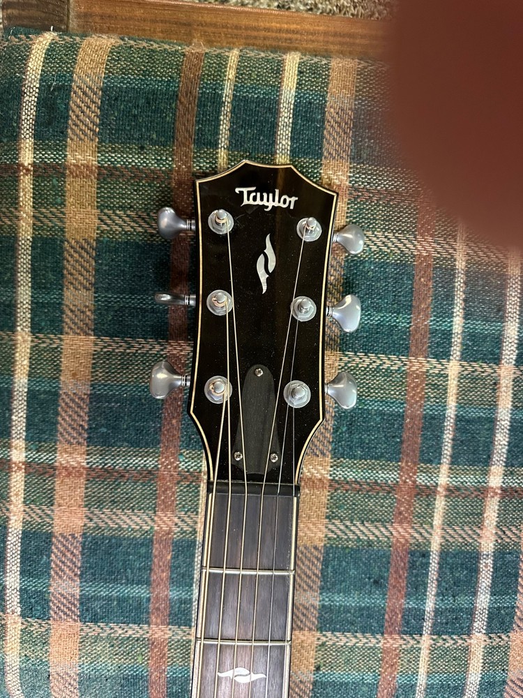 Taylor 814ce dlx guitar