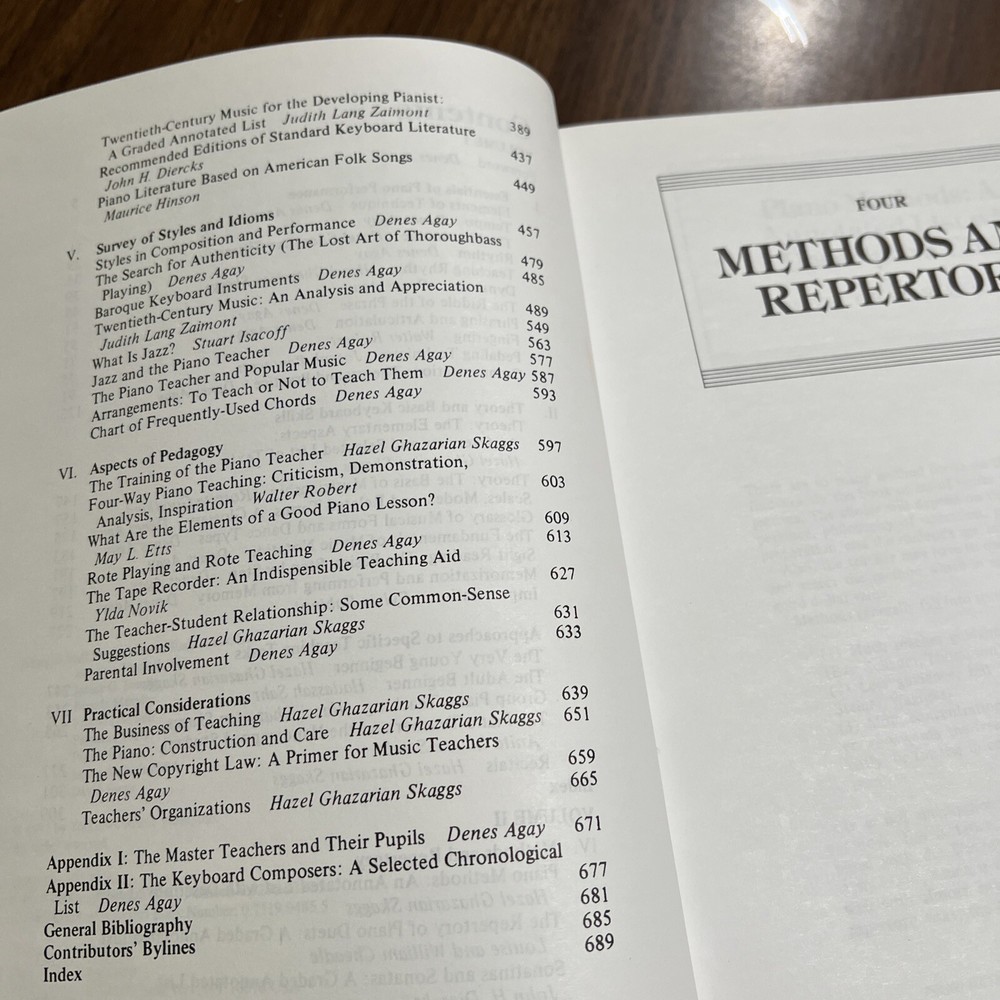 Teaching Piano Vol.2 : A Comprehensive Guide and Reference Book for Instructors