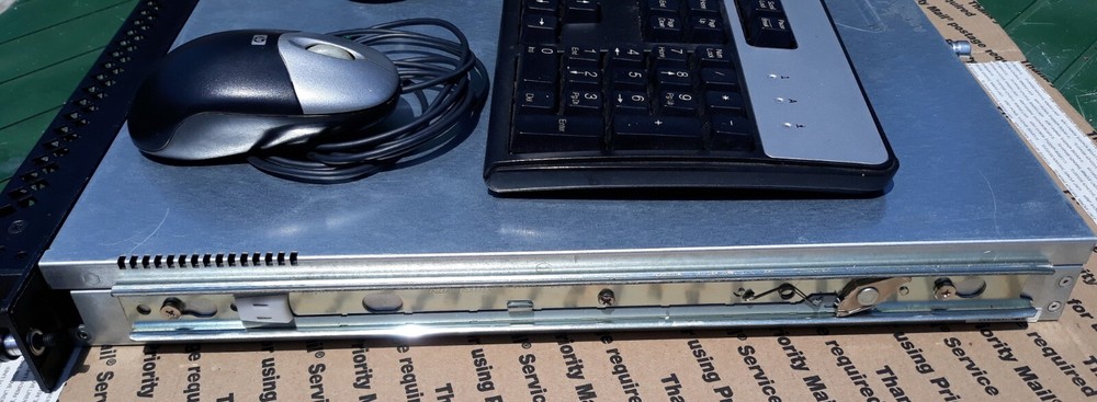 APC AP 9465 Data Center Expert Server.