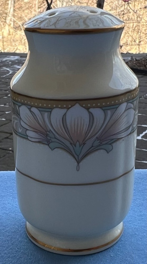 Noritake Barrymore Pepper Shaker