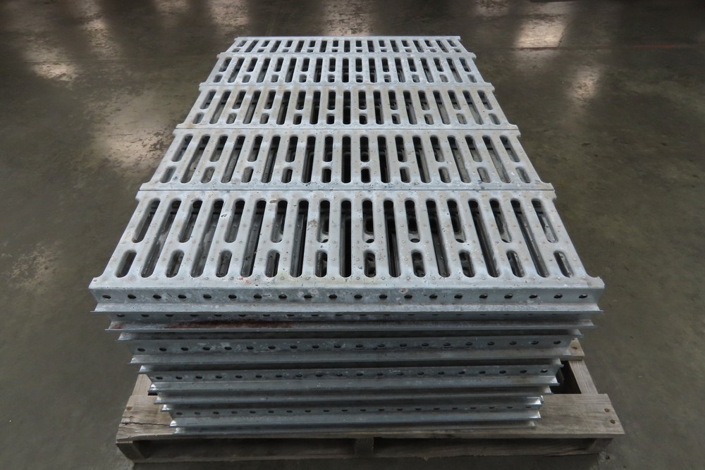 Interlake 9"x 30" Galvanized Steel Slotted Pallet Racking Deck 34"D Rack 100pcs