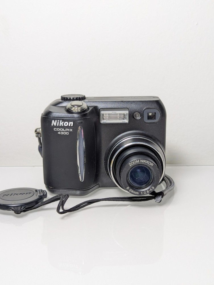 Nikon Coolpix 4300 4.0MP Digital Camera (Tested Working)