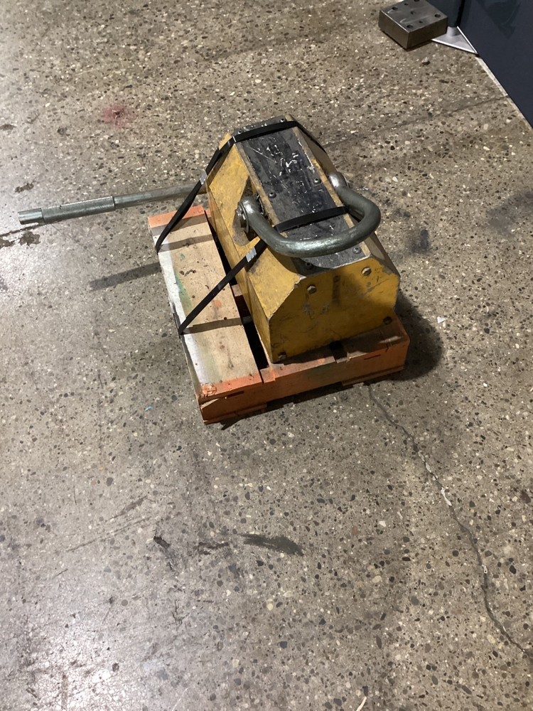 GIANT PML-3000 PERMANENT MAGNETIC LIFTER USED