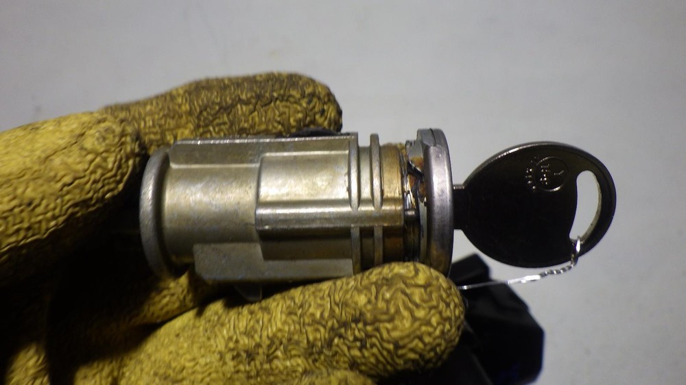 04 DODGE DURANGO Ignition W/Key