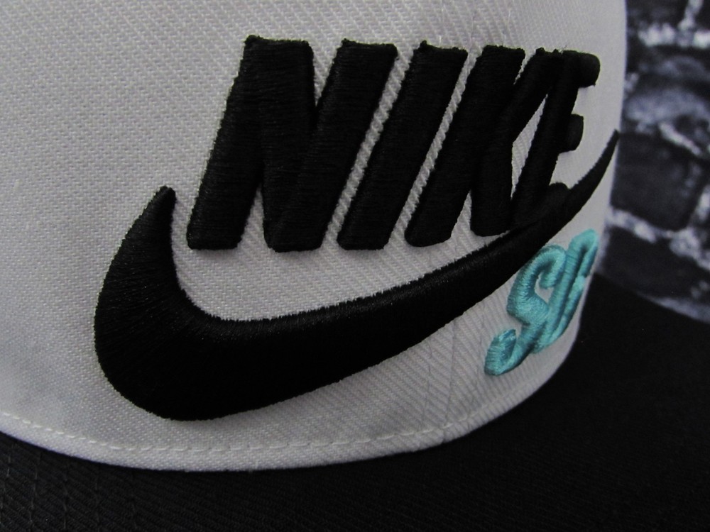 Nike SB Skateboarding Flat Brim Snapback Adjustable Hat Black/White