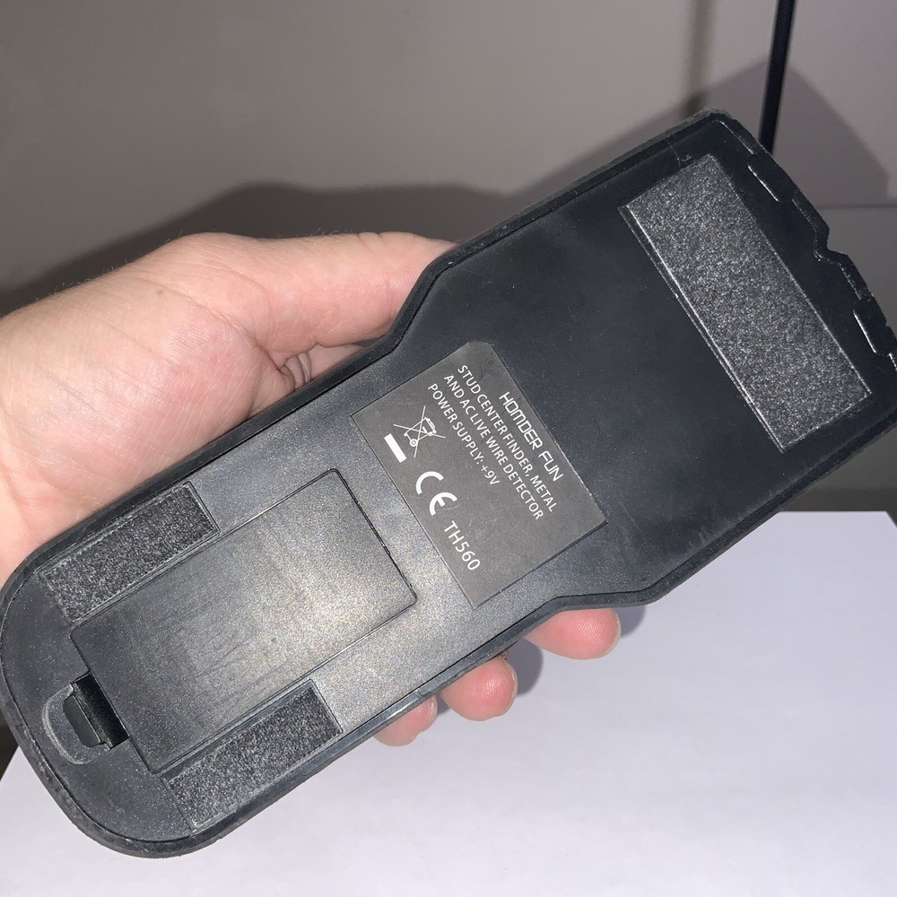 Professional Quality Wall Stud Finder Model TH560 Silver 9 Volt Battery