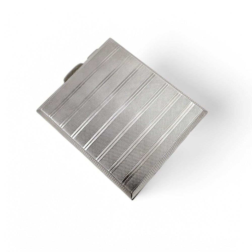 Large gilt sterling silver WWII cigarette case with engine-turned design, 130 g