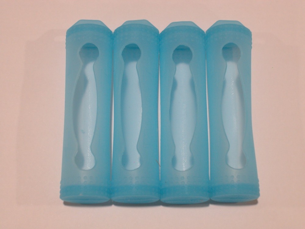 4 blue SILICONE PLASTIC STORAGE PROTECTIVE CASE HOLDER BOX 18650 BATTERY