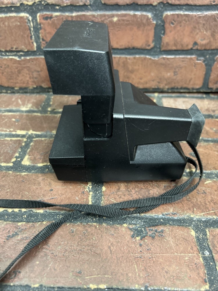 Vintage Polaroid OneStep Flash Camera Black Automatic Built-In Flash w/ Strap