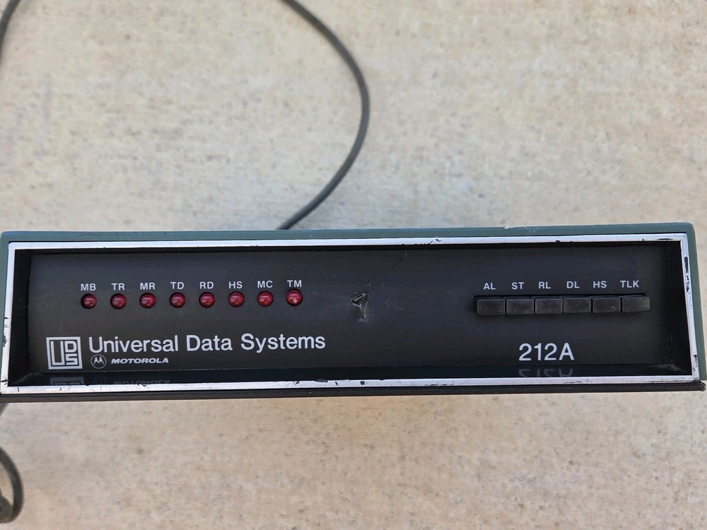 Vintage Universal Data Systems/ Motorola Model 212A