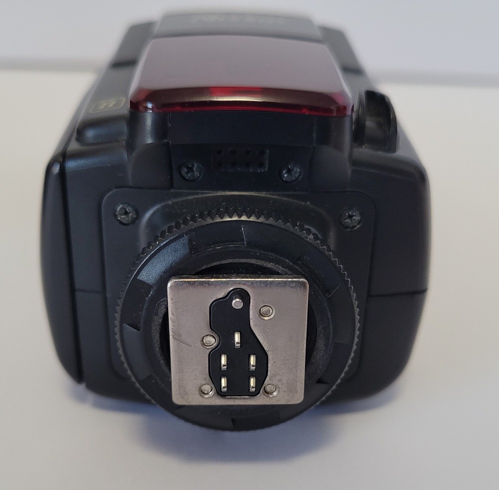 Nissin Di866 Mark II Camera Flash And Case