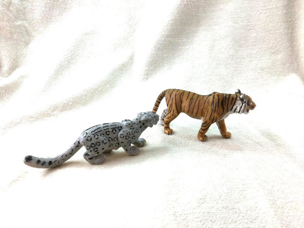17 - G15 Cats Lot Snow Leopard and Tiger