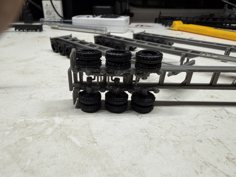 4 Ho scale 40ft tri axle shipping container chassis