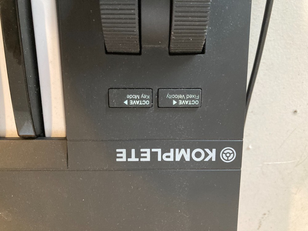 KOMPLETE KONTROL A49 MIDI CONTROLLER