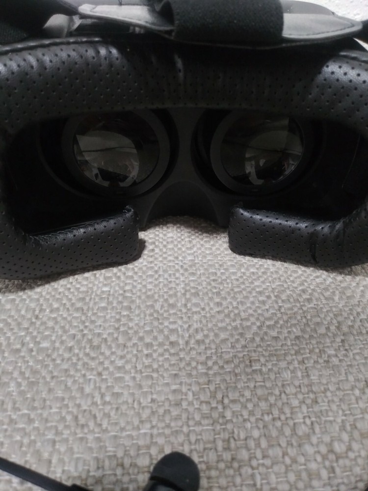 ART+VISION Virtual Reality Headset