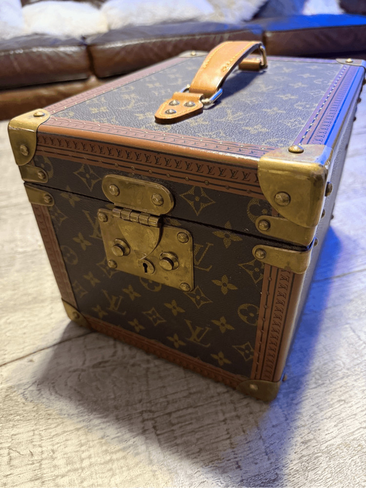 100 authentic Louis Vuitton trunk