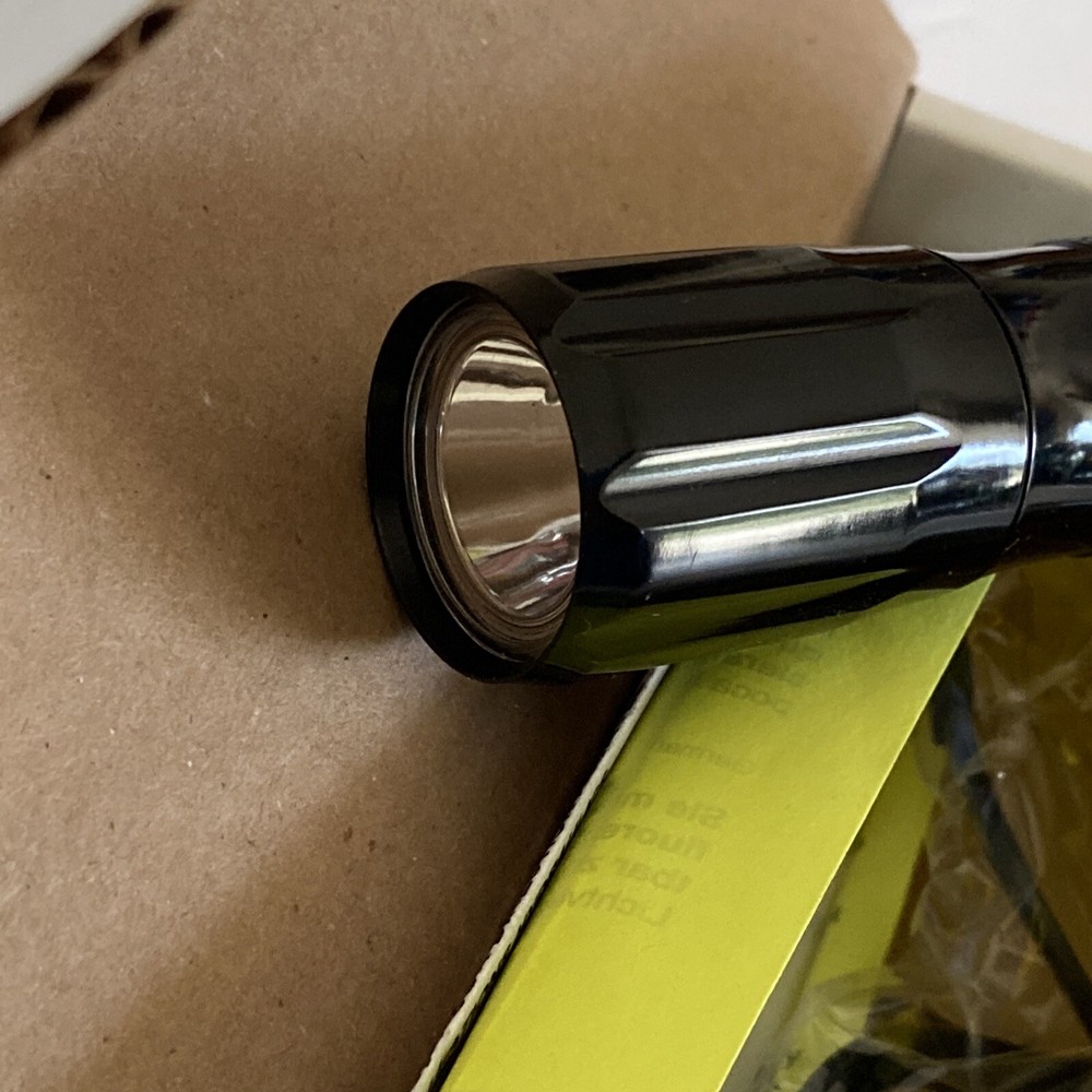 Tracerline TP9355 Dual-Max Cordless Multi-Function Flashlight Blue/white 3 x AAA