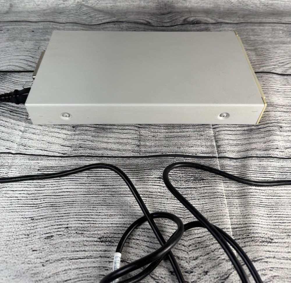 Apple External CD-ROM Apple CD 300 Macintosh M3023 Powers On