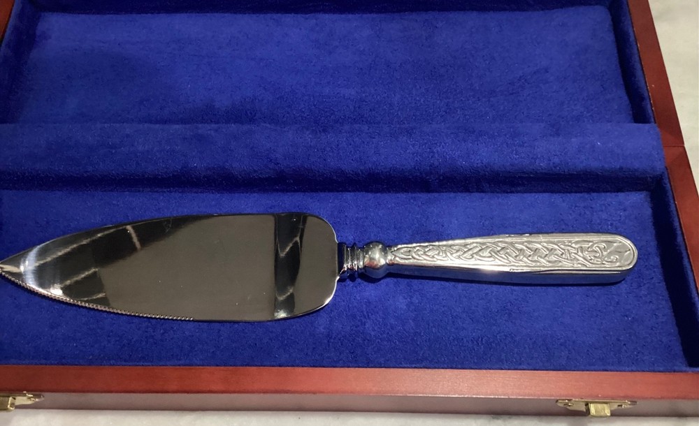 Mullingar Pewter Cake Server Celtic Design 10.5”