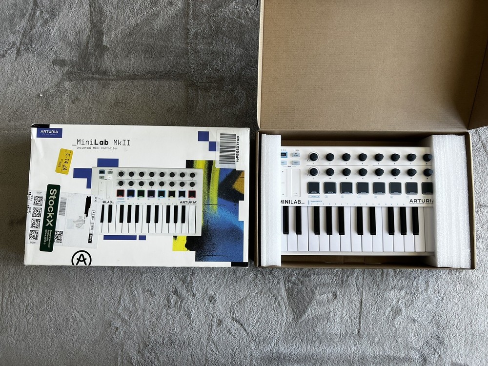 Arturia MiniLab MKII Universal MIDI Controller 