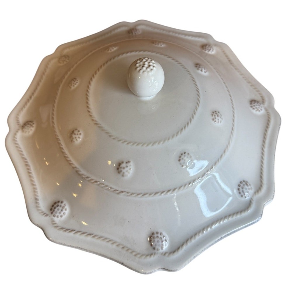 Juliska Berry & Thread Whitewash Round Covered Casserole Dish