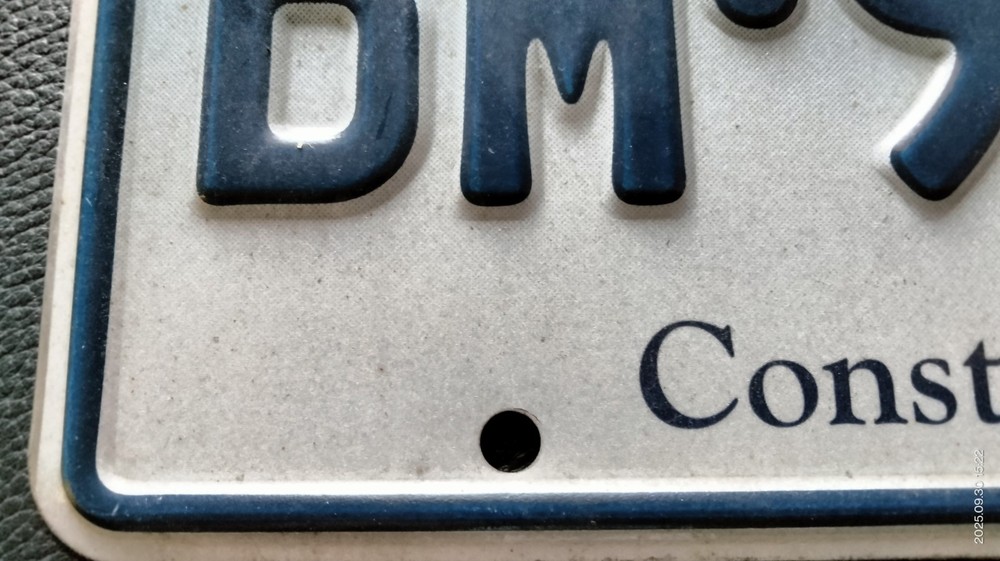 Connecticut License plate BM.98348 - Constitution State