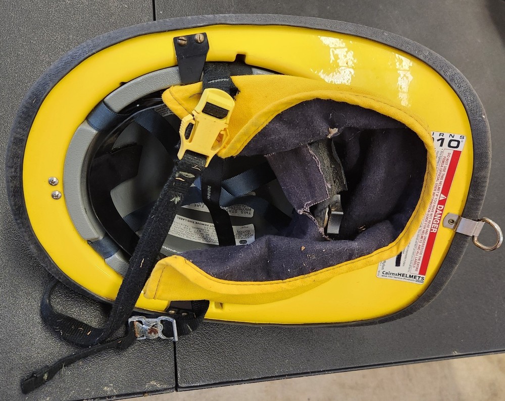 Cairns 1010 Fire Service Helmet With Eagle Front Holder