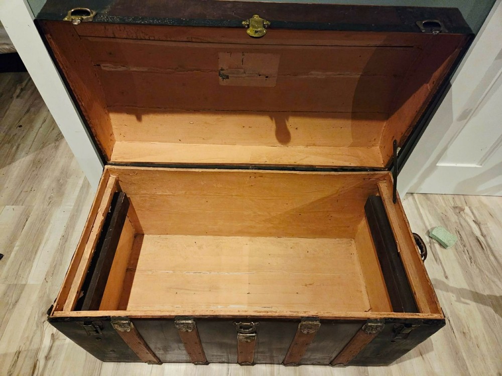 Vintage Steamer Trunk-- L40" W21' H25"