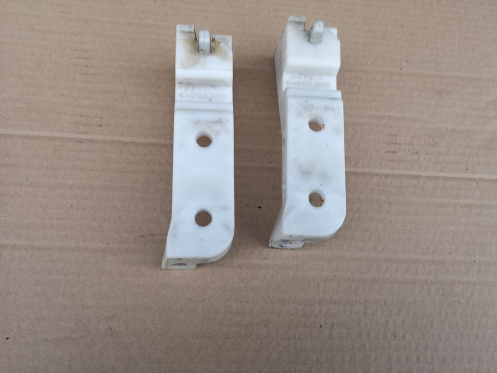 MITSUBISHI OUTLANDER 2010 FRONT LEFT OR RIGHT HEADLIGHT BRACKET MOUNT 6400A348