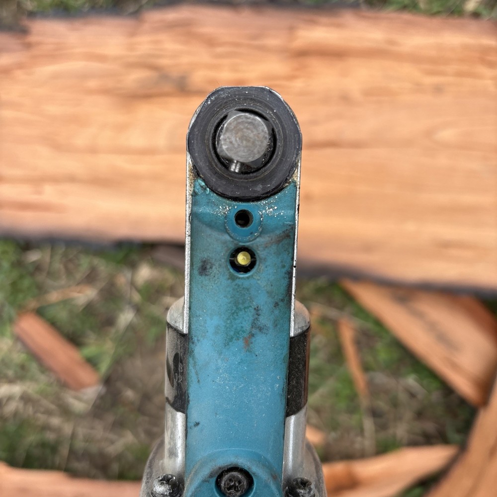 Makita Torque Nutrunner 5/8” Nut Runner 12V No Battery Tool Only
