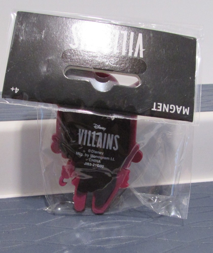 Disney Captain Hook 3D Magnet Villains Peter Pan NWT
