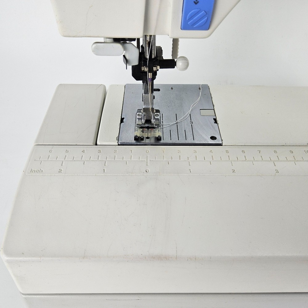 PFAFF Creative 7570 Sewing Embroidery Machine