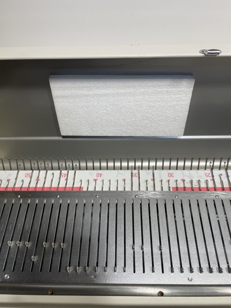 Singer Chunky Knitter Knitting Machine Model 150