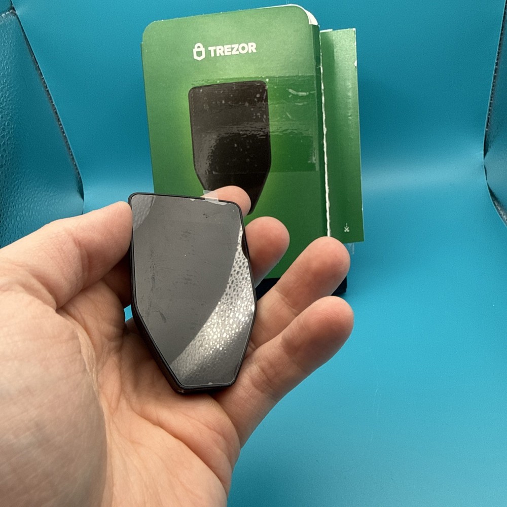 Trezor Safe 5 - Crypto Hardware Wallet with Secure Element & Passphrase
