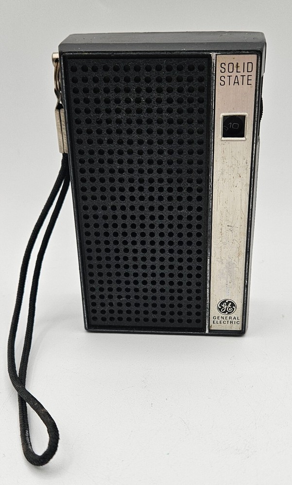 Vintage GE Solid State Portable Handheld Radio - Model P-2750D  Works