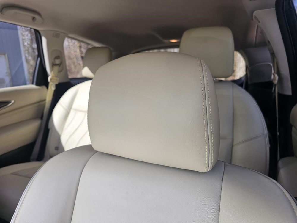 QX60      2017 Headrest 2438202