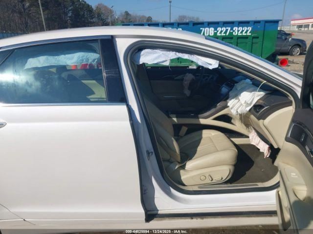 MKZ 2013 Glove Box 4954251