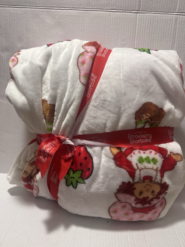 Strawberry Shortcake Plush Throw Blanket,super soft material