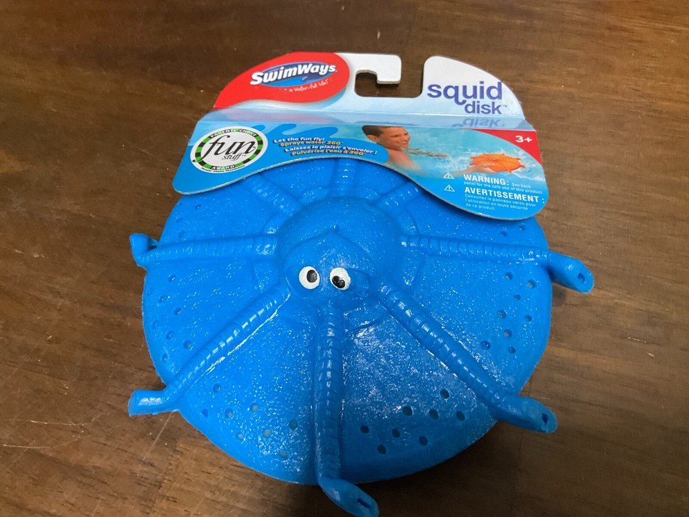 SwimWays Squid Disk Ages 3+ Sprays Water 360 Degrees BLUE